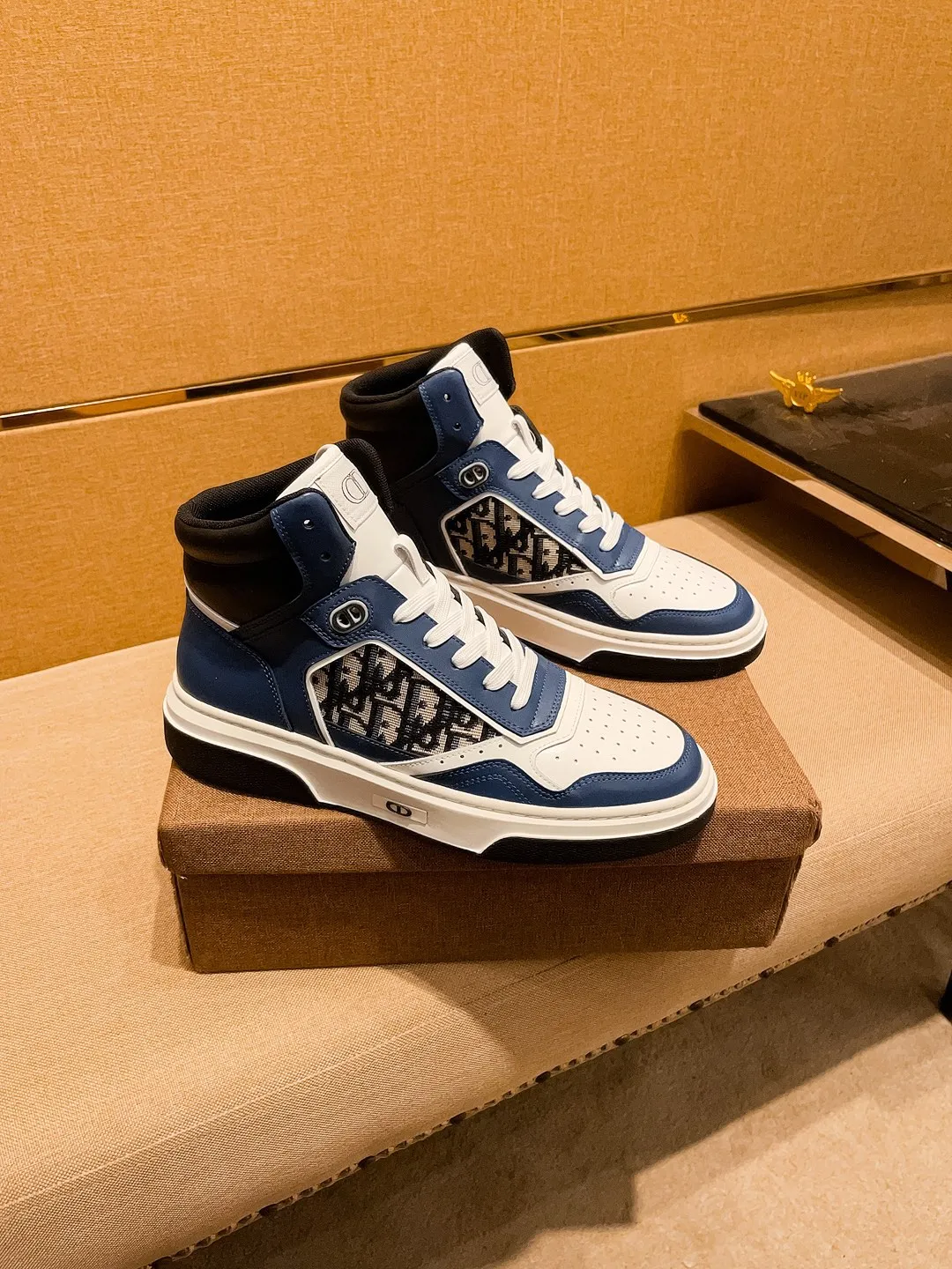 Men's shoes💰 480💰[Dior]🔥 High-end men's shoes brand official website 1:1 latest masterpiece: the upper is made of Italian imported first-layer cowhide with a comfortable and breathable lining➕original non-slip and wear-resistant outsole🔥, making walking more convenient and comfortable! An exclusive new model, a stunning work, a beautiful 1:1 replica [color] compared to the official quality! Create a fashionable personality to set off your uniqueness! A must-have for trendy men! Classic🔥Size: 38-44 Color: 🔥Multiple colors available🔥.